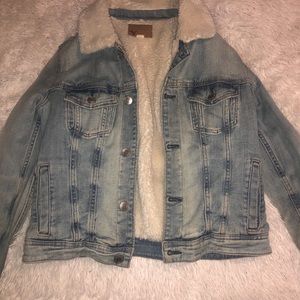 ✨American Eagle Denim Sherpa Lined Jacket ✨